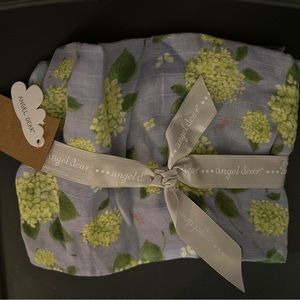 NWT Angel Dear Swaddle